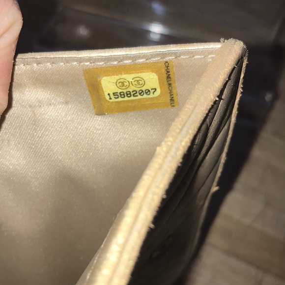 Chanel Gold Iridesent Camelia wallet w zipped up coin compartment. Gold hardware - Picture 6 of 8